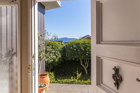 Photo of property in 16 Kakariki Grove, Waikanae, 5036