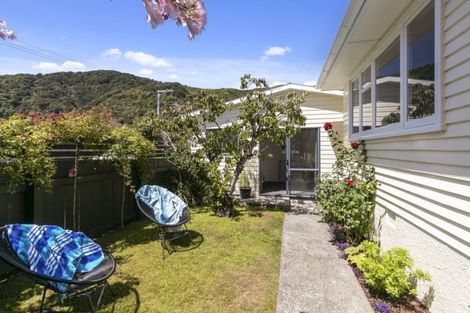 Photo of property in 41 Pukatea Street, Eastbourne, Lower Hutt, 5013