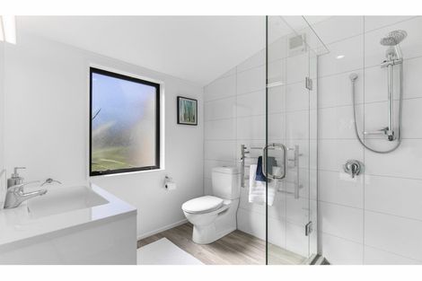 Photo of property in 115 Hillcrest Road, Hatfields Beach, Orewa, 0931