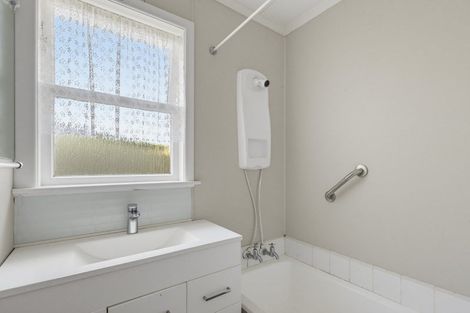 Photo of property in 12 Collingwood Street, Levin, 5510