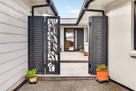 Photo of property in 26 Harbour View Road, Omokoroa, 3114