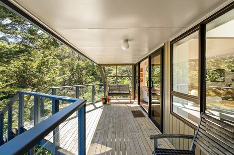 Photo of property in 136 Cheviot Road, Lowry Bay, Lower Hutt, 5013