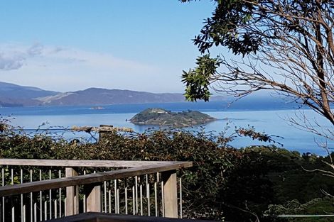 Photo of property in 77 Maungaraki Road, Korokoro, Lower Hutt, 5012