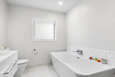 Photo of property in 56e Nicholson Road, Khandallah, Wellington, 6035