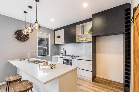 Photo of property in 6 Barrique Road, Kumeu, 0810