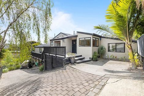 Photo of property in 1/283 East Coast Road, Mairangi Bay, Auckland, 0630