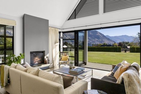 Photo of property in 251 Beacon Point Road, Wanaka, 9305