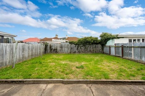 Photo of property in 39 Helena Street, Forbury, Dunedin, 9012