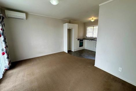 Photo of property in 37 Spence Road, Henderson, Auckland, 0612