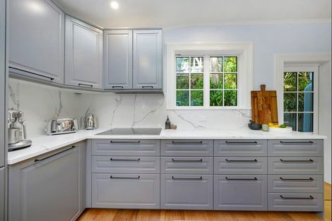 Photo of property in 36 Queen Street, Northcote Point, Auckland, 0627