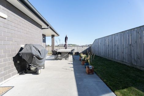 Photo of property in 7 Yorkshire Close, Whitby, Porirua, 5024