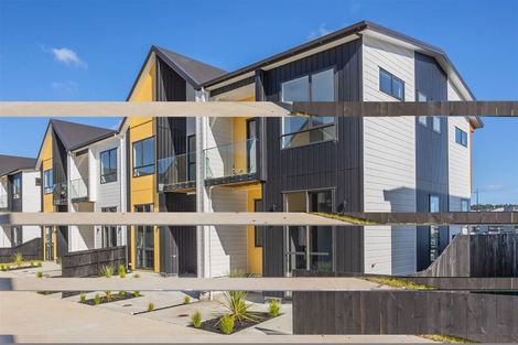 Photo of property in 25 Kumerahou Street, Kumeu, 0810