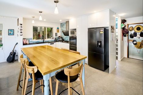 Photo of property in 74f Heretaunga Square, Silverstream, Upper Hutt, 5019