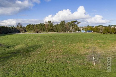 Photo of property in 138 Taupaki Road, Taupaki, 0782