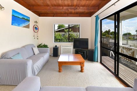 Photo of property in 58 Albatross Road, Red Beach, 0932