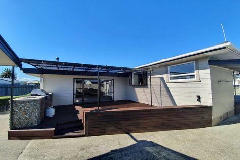 Photo of property in 32 Tararua Terrace, Cloverlea, Palmerston North, 4412