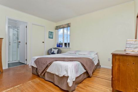 Photo of property in 4 Trinidad Road, Sunnynook, Auckland, 0620