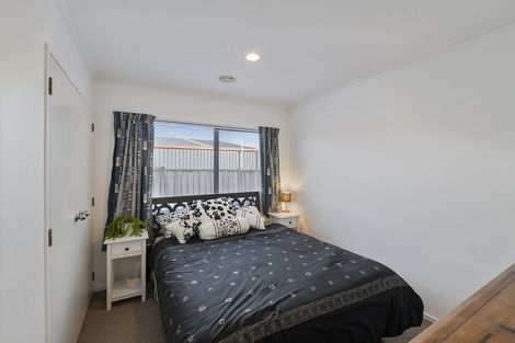 Photo of property in 18 Robert Grove, Paraparaumu, 5032