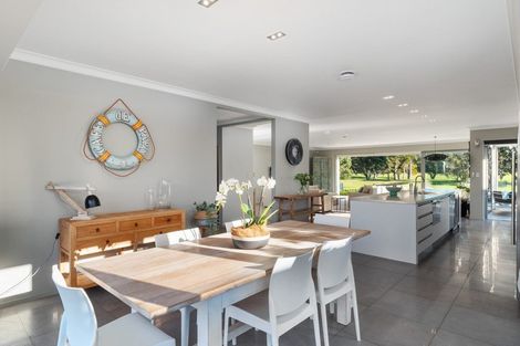 Photo of property in 194 Oceanbeach Road, Mount Maunganui, 3116