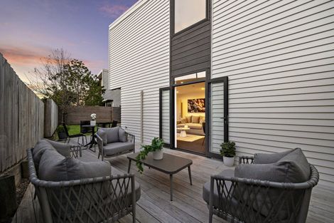 Photo of property in 13/15 Chivalry Road, Glenfield, Auckland, 0629