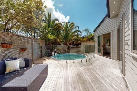 Photo of property in 39 Scarlet Oak Drive, Schnapper Rock, Auckland, 0632