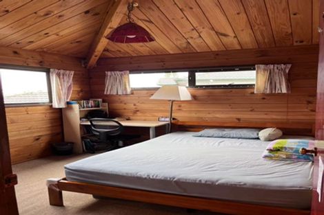 Photo of property in 86 Luckens Road, West Harbour, Auckland, 0618