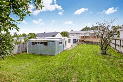 Photo of property in 43 Coniston Avenue, Te Atatu South, Auckland, 0610
