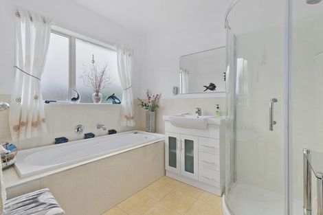 Photo of property in 13 Ribbonwood Close, Te Kauwhata, 3710