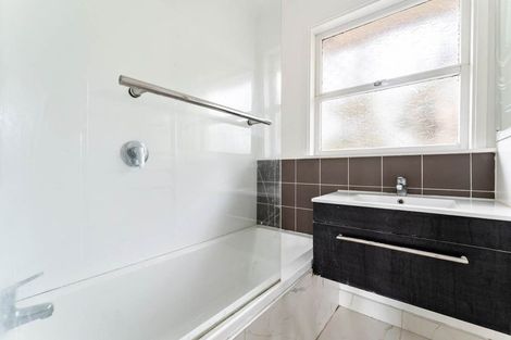 Photo of property in 19 Spence Road, Henderson, Auckland, 0612