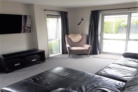 Photo of property in 8 Churchill Drive, Rangiora, 7400