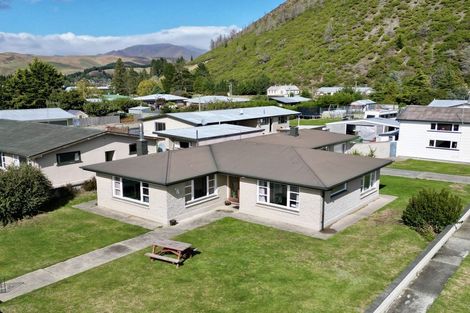 Photo of property in 85 Bledisloe Street, Kurow, 9435