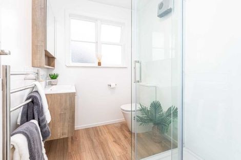 Photo of property in 17 Ballantyne Avenue, Upper Riccarton, Christchurch, 8041