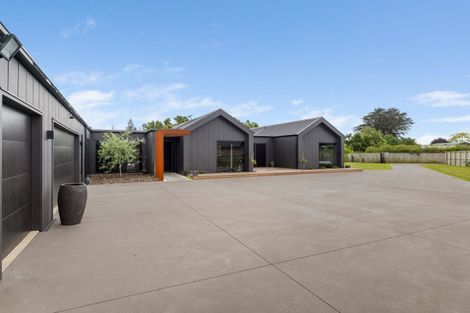 Photo of property in 9b Cross Street, Lepperton, New Plymouth, 4373