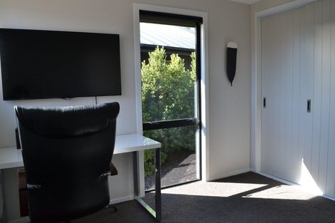 Photo of property in 19b Rannoch Drive, Jacks Point, Queenstown, 9371