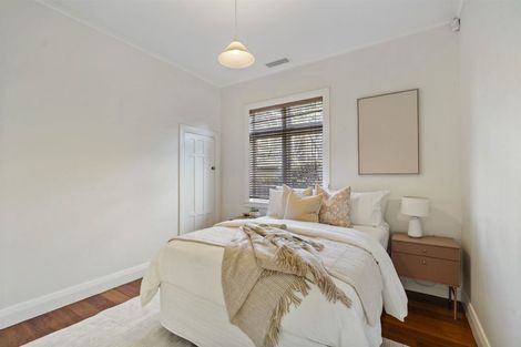 Photo of property in 10 Faulkner Road, Northcote Point, Auckland, 0627