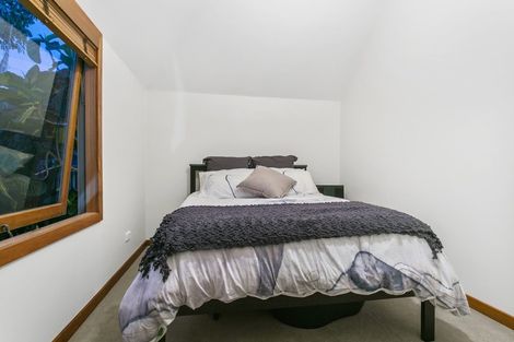 Photo of property in 2/5 Mizpah Road, Waiake, Auckland, 0630