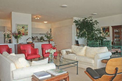 Photo of property in 222 Oriental Parade, Oriental Bay, Wellington, 6011