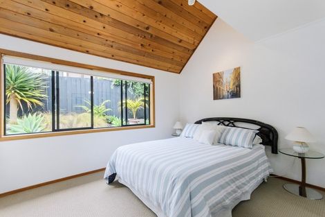 Photo of property in 3 Francis Curtis Avenue, Blockhouse Bay, Auckland, 0600