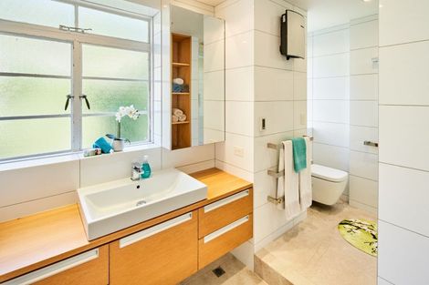 Photo of property in Wharenui Apartments, 274 Oriental Parade, Oriental Bay, Wellington, 6011