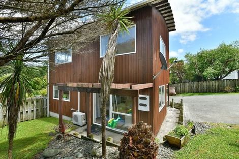 Photo of property in 2/18 Ellenbury Place, Stanmore Bay, Whangaparaoa, 0932