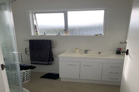 Photo of property in 50b Hartford Crescent, Totara Park, Upper Hutt, 5018