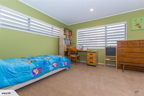 Photo of property in 1/3 Mossop Rise, Glenfield, Auckland, 0629