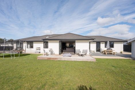 Photo of property in 4 Les Wakefield Road, Mapua, 7005