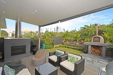 Photo of property in 22 Wonderview Road, Leigh, 0985