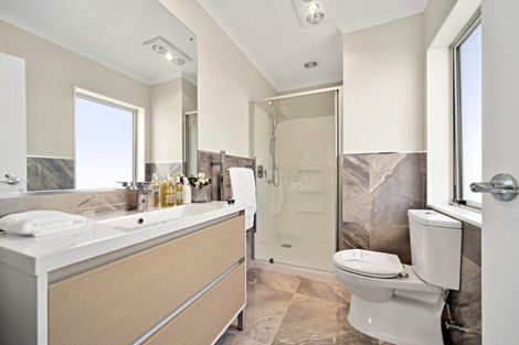 Photo of property in 13 Kukuwai Avenue, Red Beach, 0932