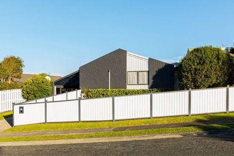 Photo of property in 37 Bodmin Terrace, Camborne, Porirua, 5026