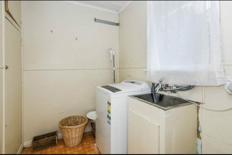 Photo of property in 28 Lincoln Park Avenue, Massey, Auckland, 0614