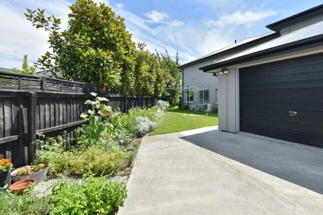 Photo of property in 20 Crombie Green, Northwood, Christchurch, 8051