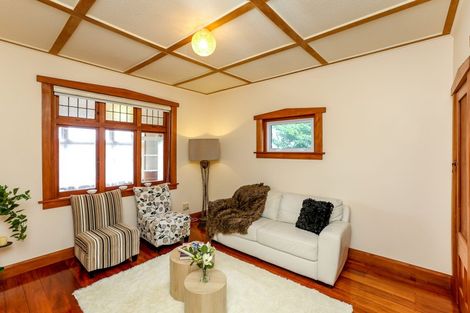 Photo of property in 5 Huatoki Street, Vogeltown, New Plymouth, 4310