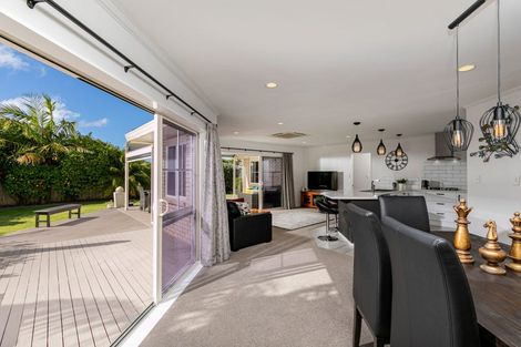 Photo of property in 27 Summerland Drive, Henderson, Auckland, 0612